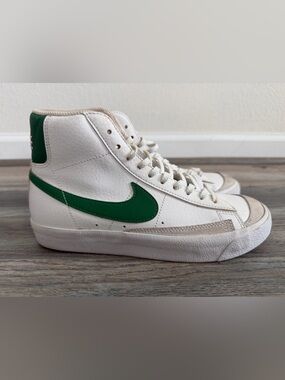 Nike Blazer Mid '77 Vintage in White/Pine Green size 5.5Y